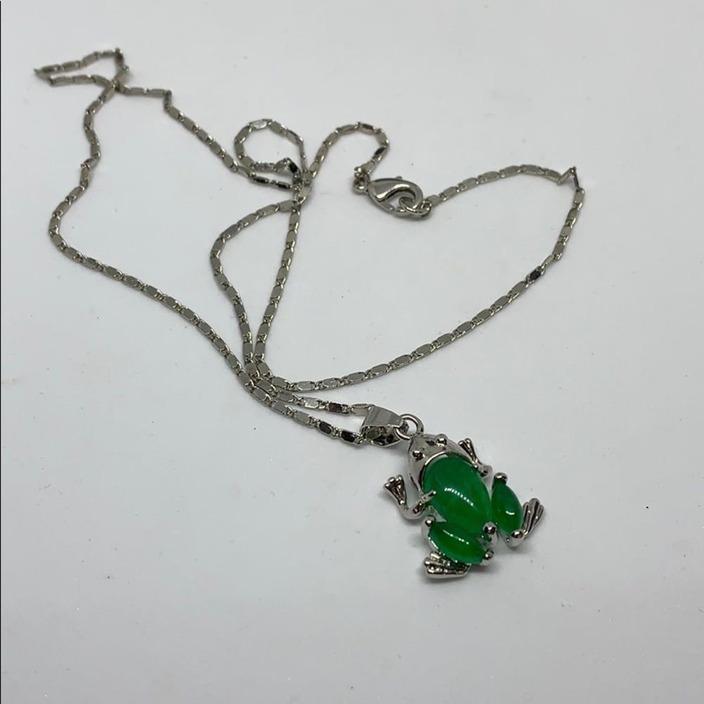 18k gold plated jade frog pendant with chain - Picture 6 of 8